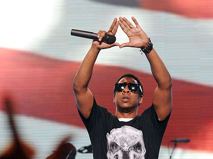 whoaaaa, that is so strange! also, look at jay-z's hand gesture thing for 